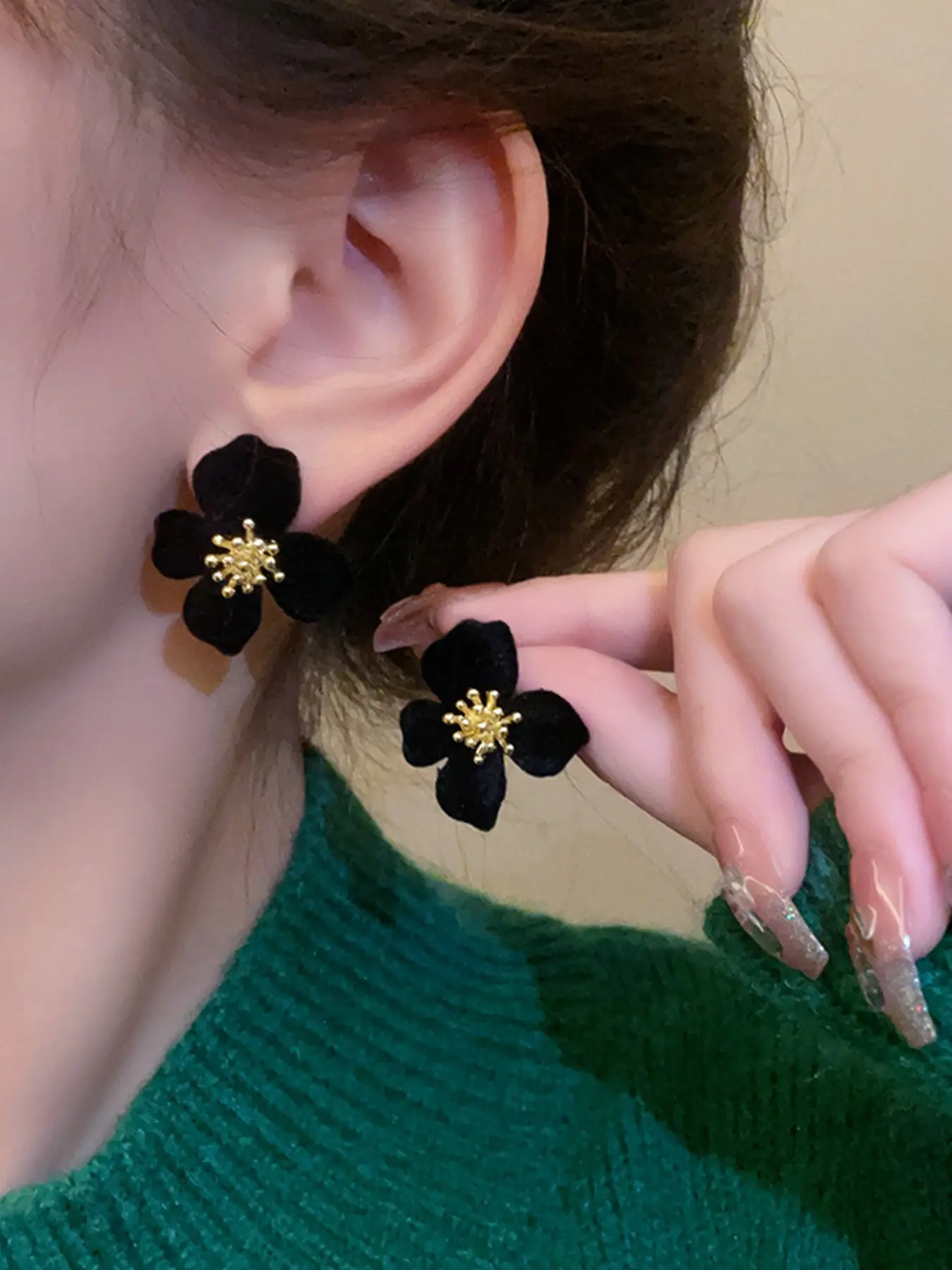 1 Pair Of Black Flower Shaped Earrings For Women, Style Ear Studs Casual Valentines,Mom,Mother,Mother's Day,Gift, Floral Stud Earrings, Ear Jewelry, Stylish Jewelry