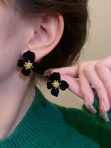 1 Pair Of Black Flower Shaped Earrings For Women, Style Ear Studs Casual Valentines,Mom,Mother,Mother's Day,Gift, Ear Jewelry