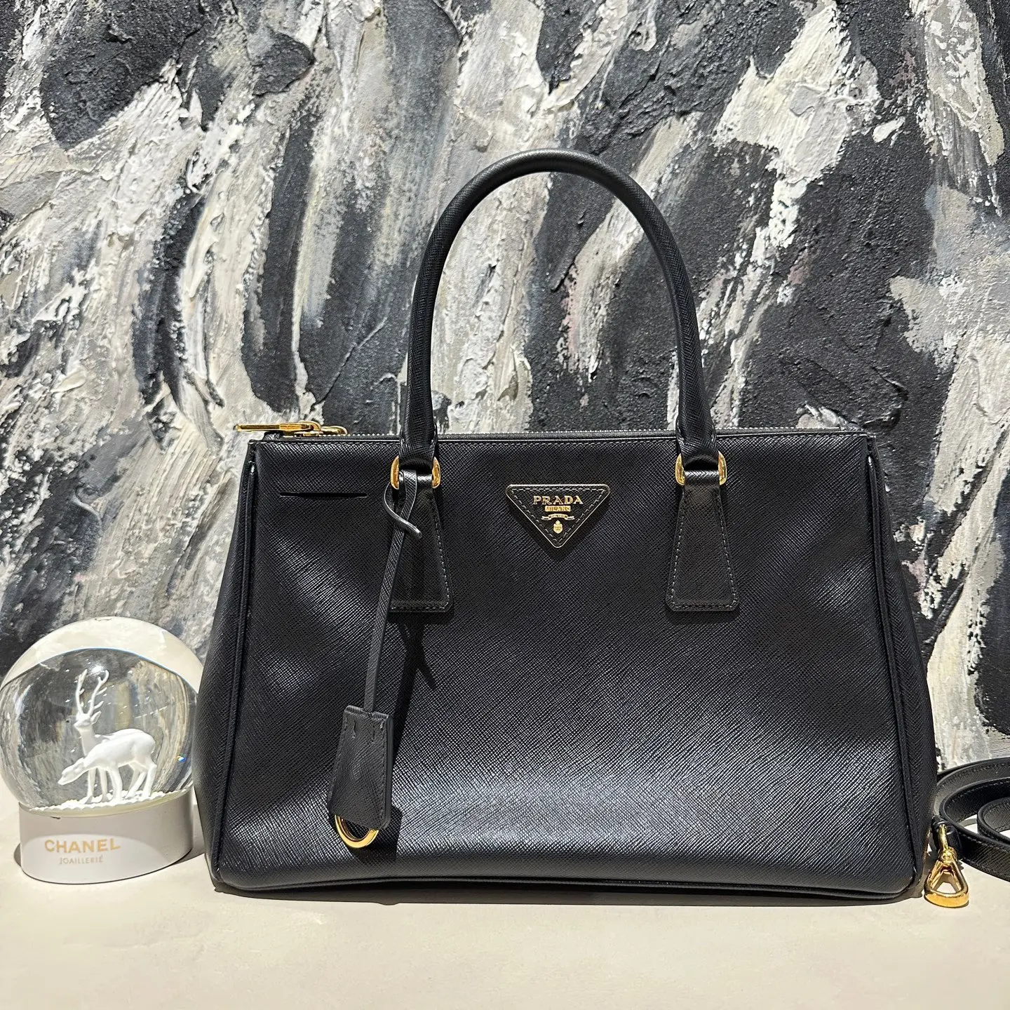 Pre-owned PRADA Black Medium Saffiano Leather Handbag with Gold Hardware and Logo 14077