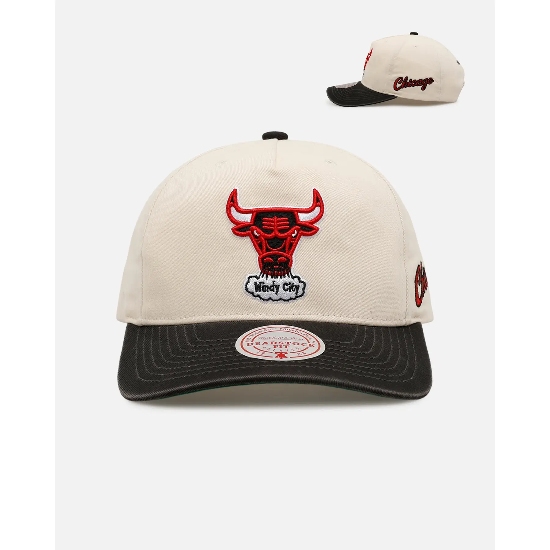 Mitchell & Ness Chicago Bulls 'Washed Cotton' Deadstock Snapback Off White