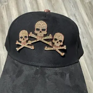 Barbas Hats Rose Gold Skulls - Black Cap with Glittering Skull Design for Stylish Look
