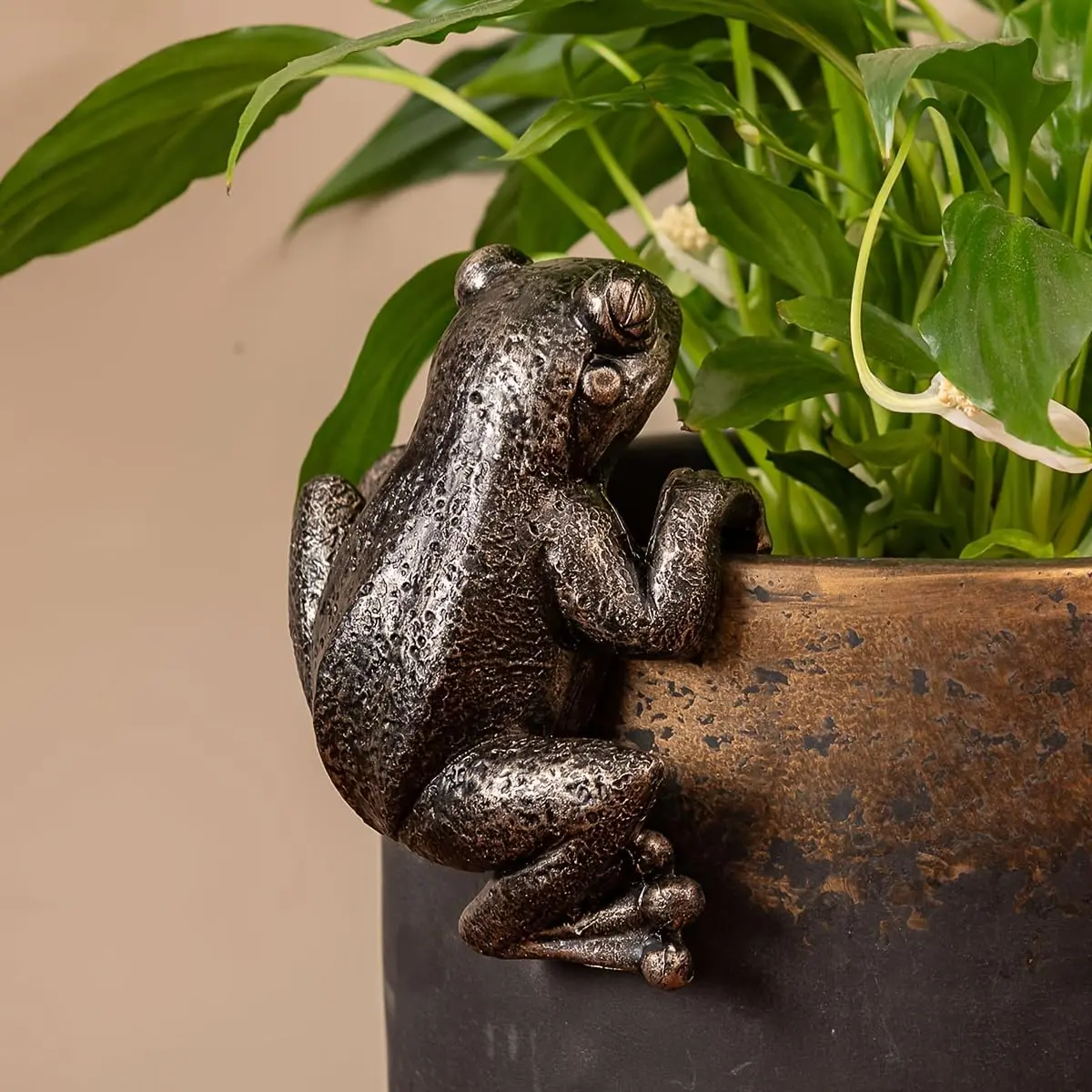 Frog Flower Pot Hugger Figurines, Frog Statue Decor for Garden Yard Fence Balcony Home Plant Décor Gifts