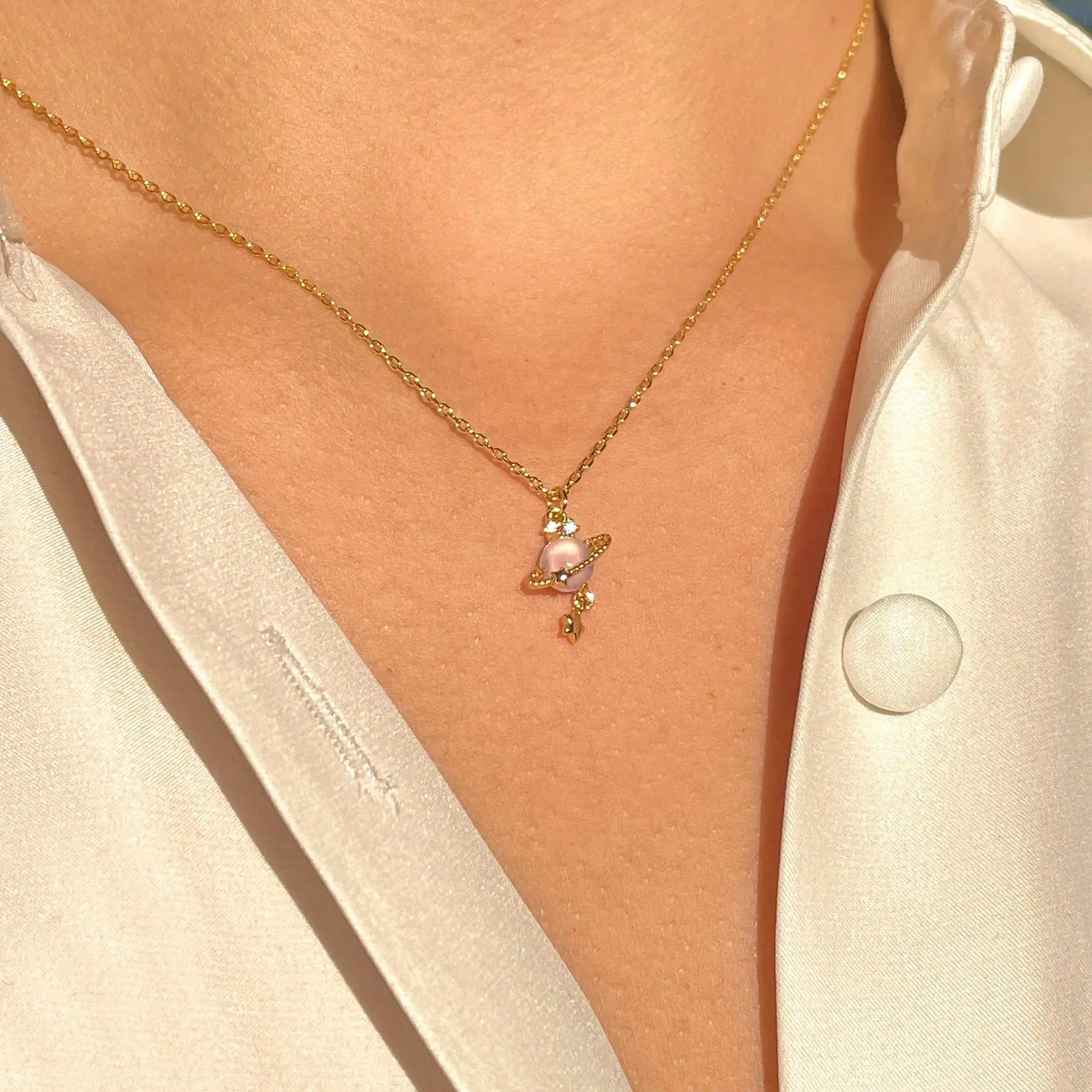 Women's New Gold-Plated Copper Saturn Planet Necklace, Vintage Zircon Pendant Cosmic Accessory, Sparkling Luster Fashion Jewelry Gift for Cosmic Gold Necklaces Enthusiasts, Gold Luster Necklaces