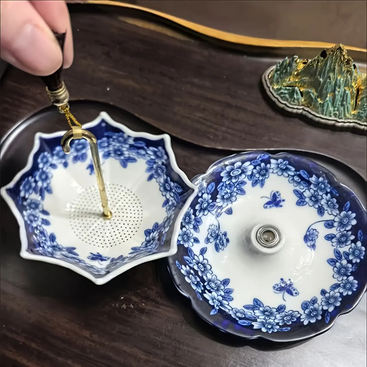 Elegant Blue Floral Ceramic Tea Strainer Set with Tassels, Decorative Umbrella Shape Filter for Home Office Table Decoration Aesthetic