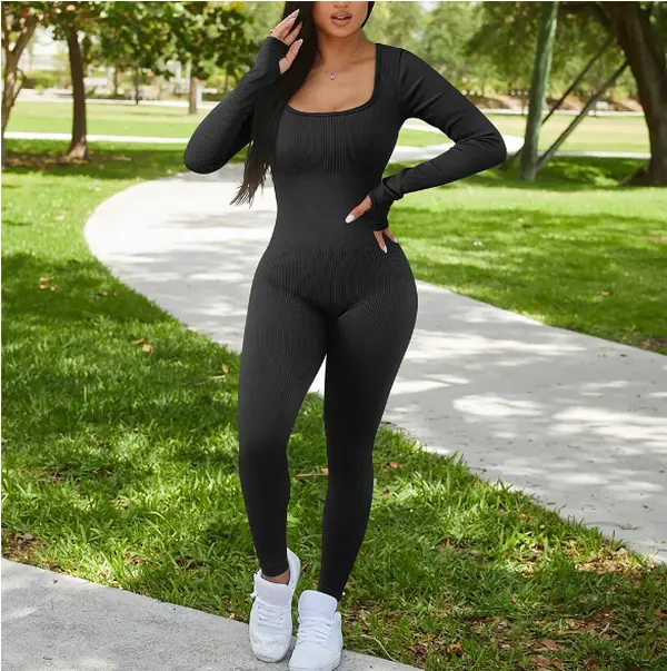 Ribbed Knit Jumpsuit With a Square Neckline - Jumpsuit de Escote Cuadrado Con Efecto De Faja