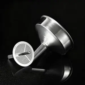 Unique design, simple funnel filter with oil leakage, thickened kitchen oil filling device, large diameter for household use. A graded filter is a universal funnel suitable for both outdoor and indoor use