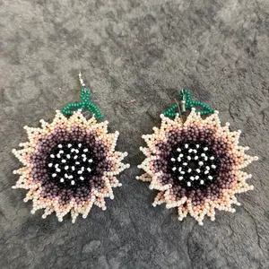 Aretes de girasol $20 - Beaded earrings made in Mexico
