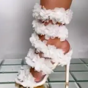 Clock dat heels