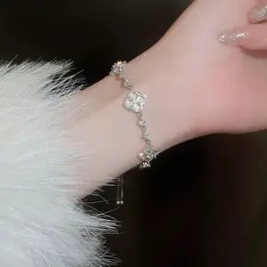 2025 New Light Luxury Imitation Shell  Four-leaf Clover Hollow Adjustable Bracelet Advanced Temperament Charm Bracelet Elegant Jewelry for Women