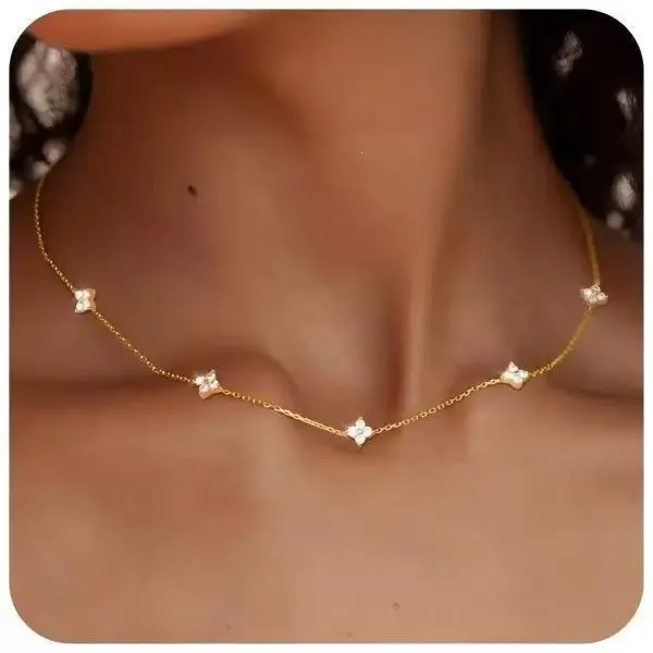 Women’s delicate gold-plated four-leaf clover necklace (with cubic zirconia), minimalist small star-shaped four-leaf clover pendant necklace, elegant everyday collarbone chain gift