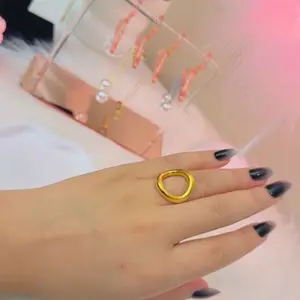 Elegant Gold-Tone Geometric Ring for Women - Stylish Minimalist Design - Perfect for Everyday Wear