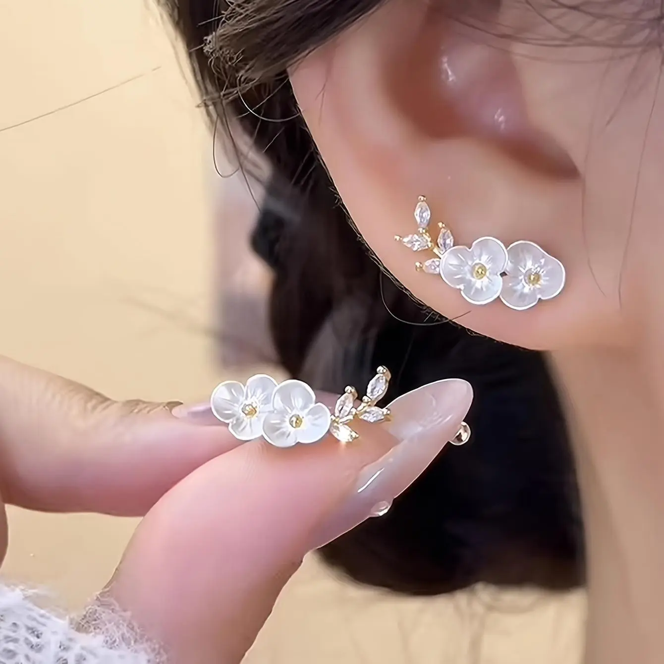 NEW 2pcs Set, Camellia Earrings, High-Quality Jewelry, Upgraded Elegant Earrings, Premium Decorative Earrings, Suitable for Daily Wear, Wedding Season Accessories, Perfect Gift for Best Friends, Classmates, and Close Friends