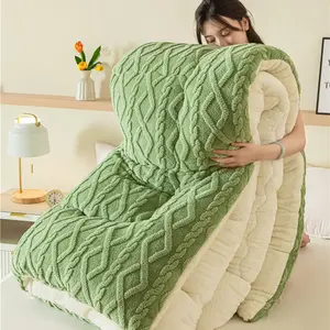 Luxurious Thick Winter Quilt, Soft Skin-Friendly Blanket, Warm Anti-Cold Cover, Suitable for Hotel Home Bedroom Sofa, All Seasons Use, Christmas Gift, Functional Bedding, Soft Quilts Bedspreads