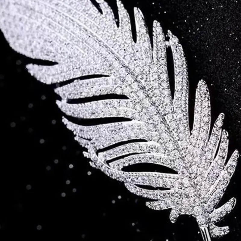 Feather Design Brooch, Elegant Rhinestone Decorated Durable Alloy Clothes Brooch, Fashion Accessories for Women & Men, Trendy All-match & Exquisite Brooch Jewelry for Birthday Gift, Alloy Brooch Pin