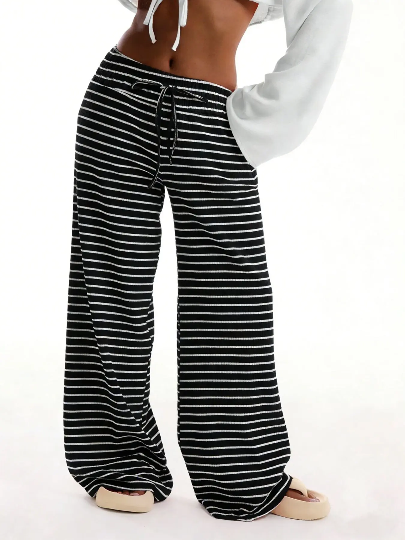 Women's high-elasticity black and white striped wide-leg pants, Casual fashion pants, drawstring Adjustable elastic waist casual streetwear trousers, trendy street style, suitable for everyday outings and summer looks