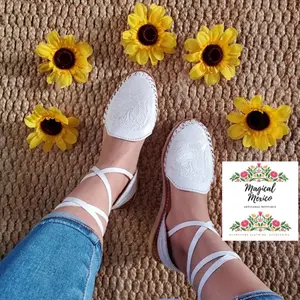 Huarache sandal white lace up roses toleed/ Mexican sandals women/ huaraches blancos de mujer/ huaraches artesanales blancos
