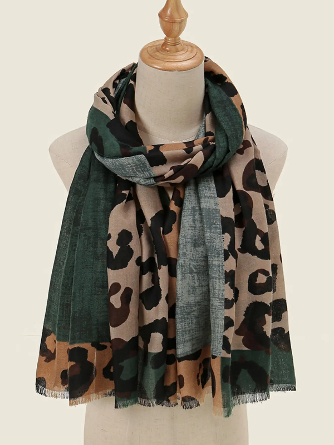 Women's Elegant Fashion Winter Scarf, Leopard Print Shawl 90x180cm with Fringe Detail, Soft Hijab Fabric, Casual Versatile Accessory