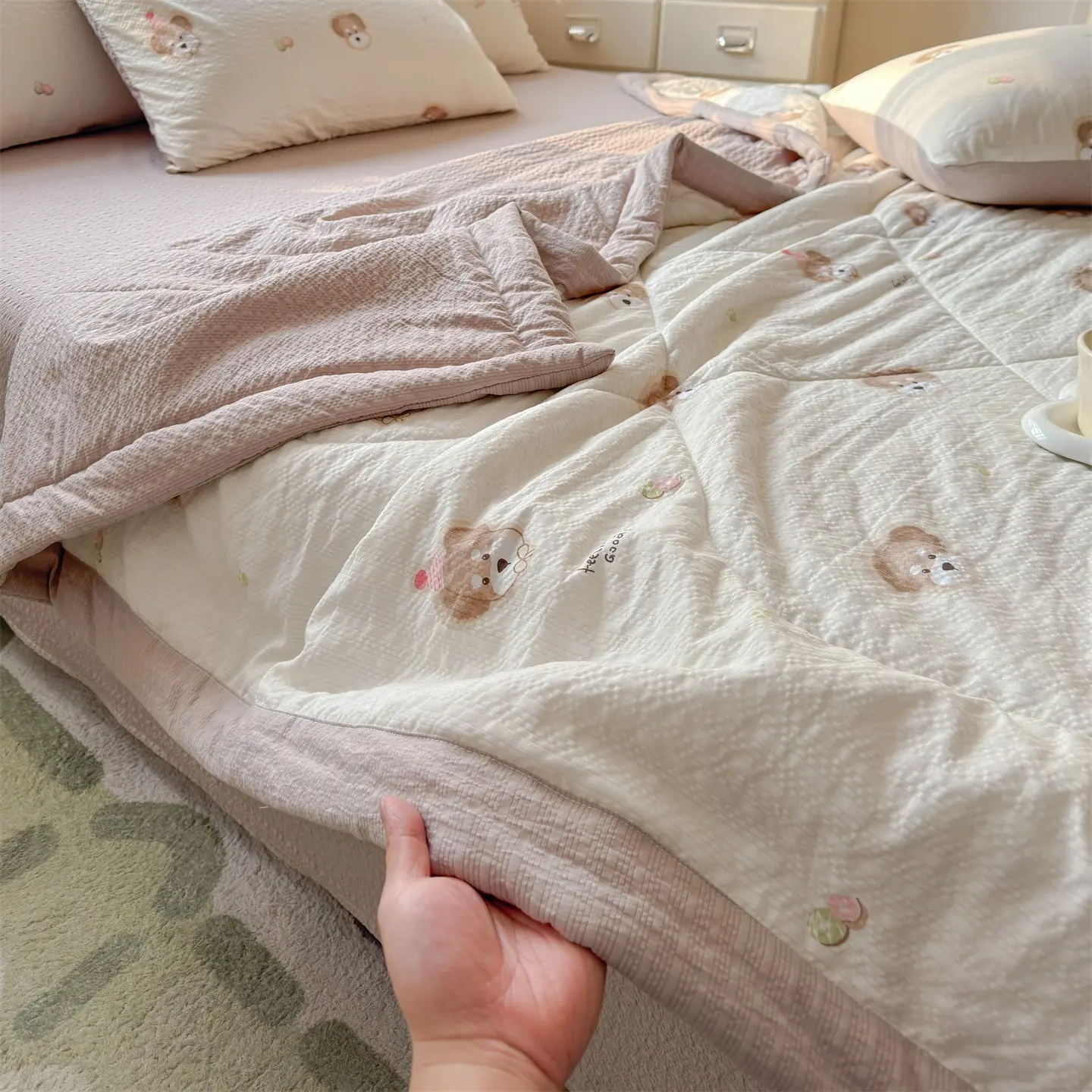 1pc Soft Wrinkle Sateen Soy Summer Quilt, Breathable Lightweight, Single Twin Bed, Home Hotel Nap Use, Soft Lightweight Quilts