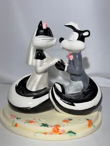 Pepe Le Pew and Penelope-Wedding cake topper-Warner Brothers-Looney Tunes-1999