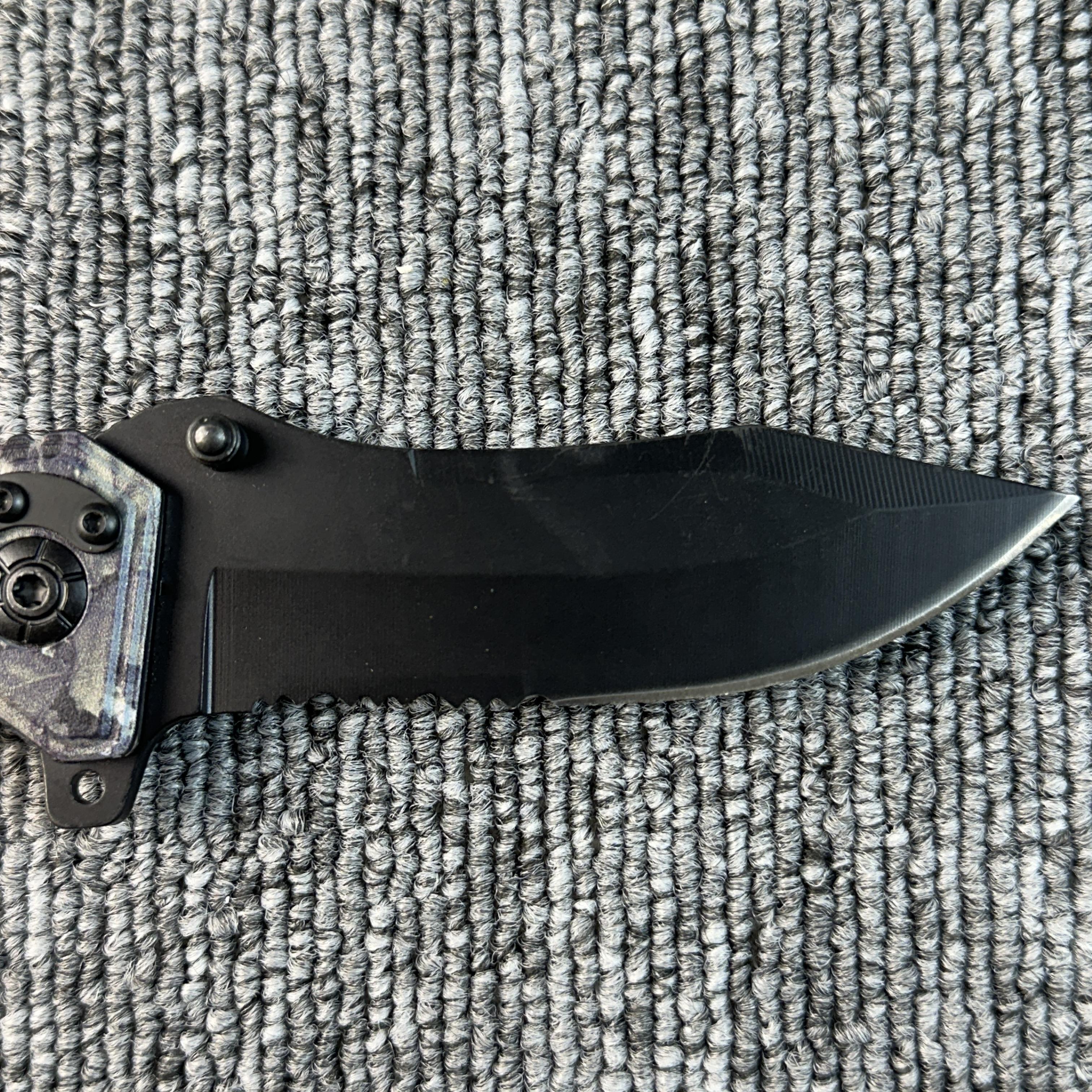 High Quality Camo Tactical Folding Knife with Serrated Blade for Outdoor Hunting Camping