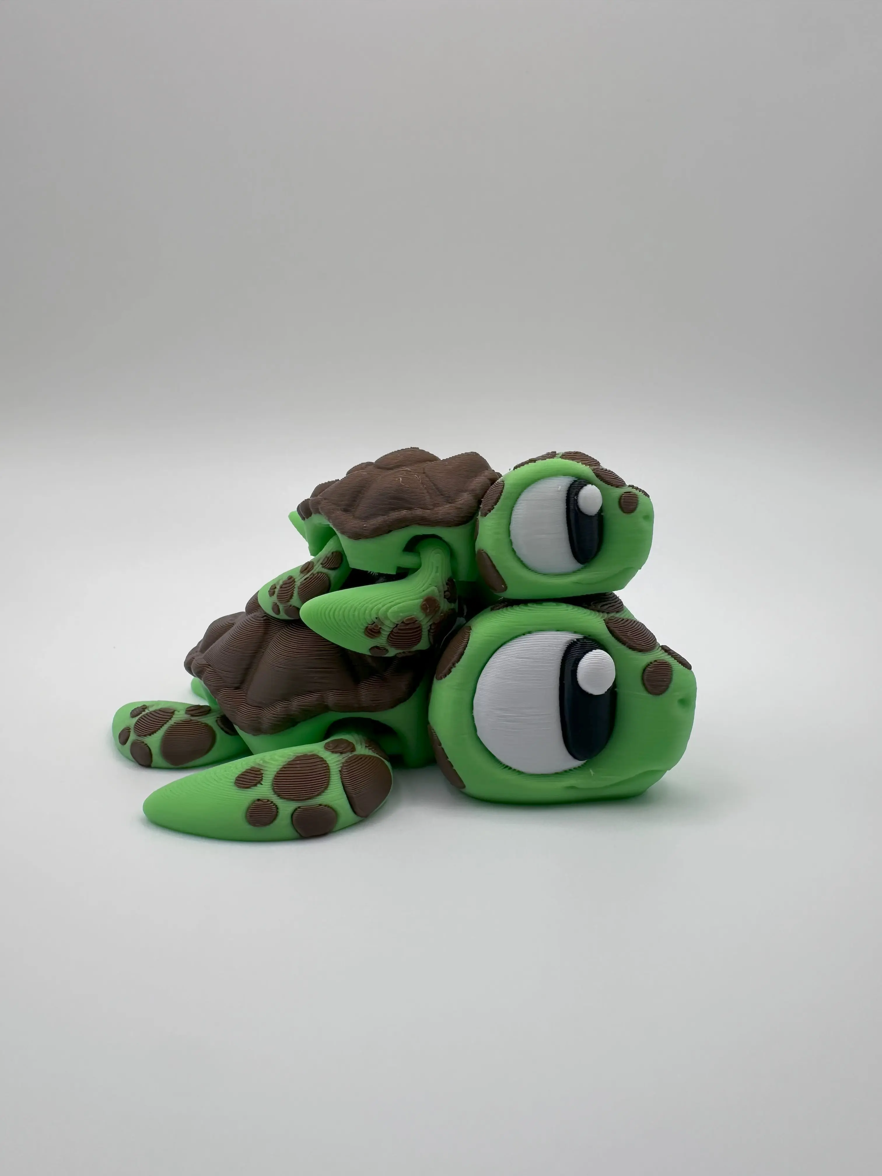 Decorative 2-Turtle Mom & Baby Articulated Plastic Fidget Set - 3D Printed Ocean Life Collectible, Adult Home Decor Statue, Stress Relief Accent That Adds Beachy Charm to Shelves or Desks