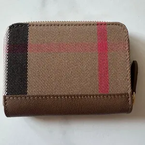 Pre-owned BURBERRY FINAL SALE Small Leather Goods BRAND NEW House Check Compact Zip Wallet Brown
