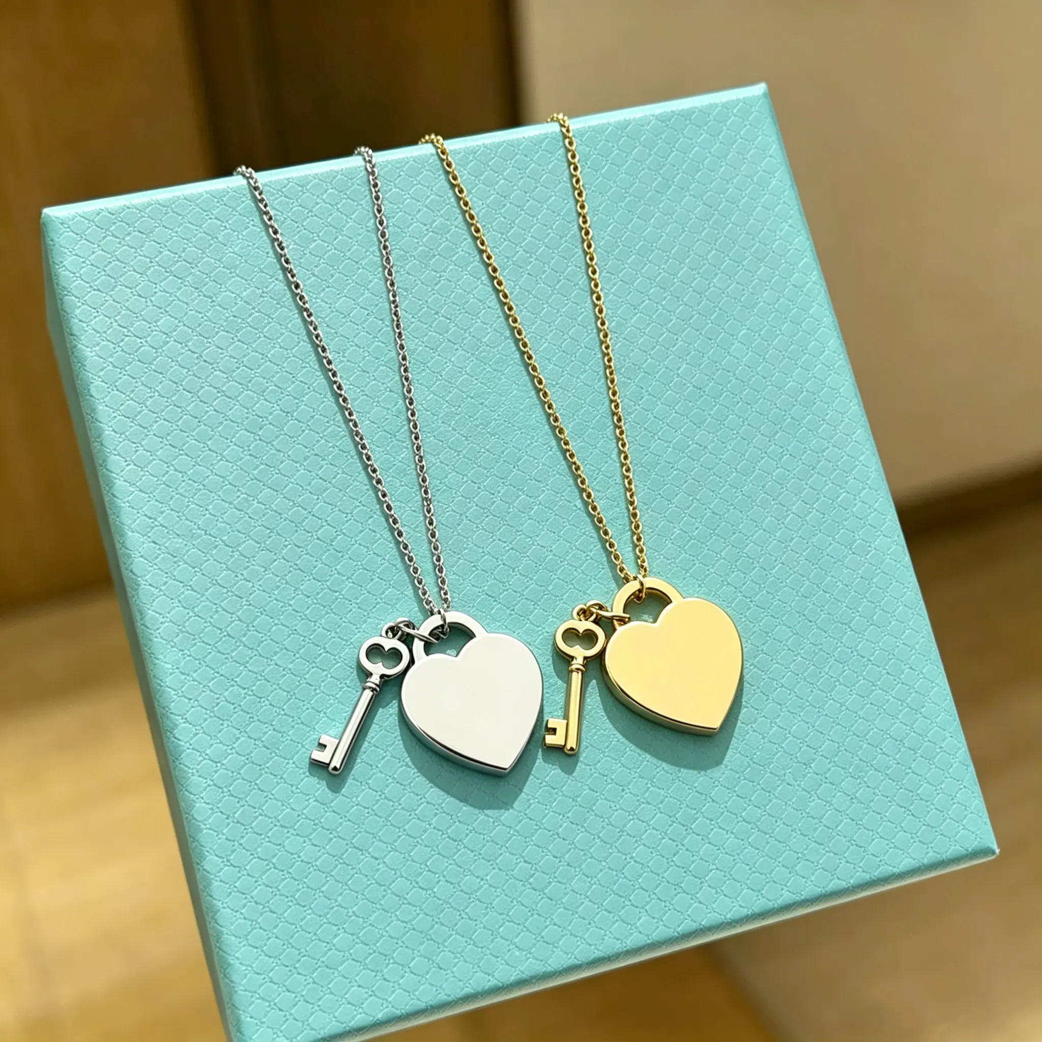 Trendy Women's Love Heart & Key Pendant Necklaces High Quality Fashion Pendant Necklace Jewelry for Daily Accessories Great Gift for Women Girls
