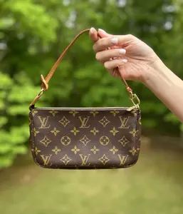 Pre-owned coated canvas Shoulder Bags Louis Vuitton Monogram Pochette Accessories