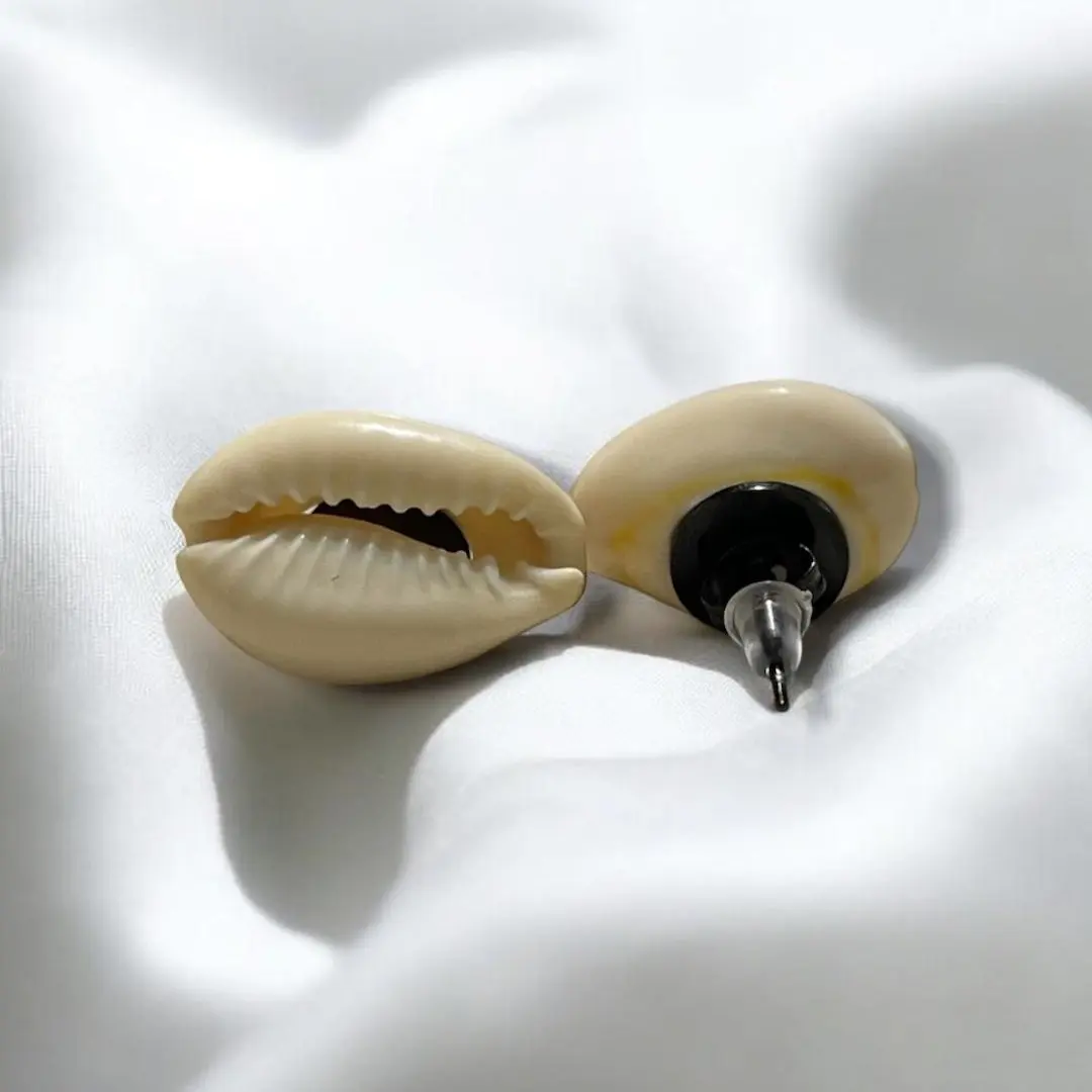KULTURE Cowrie Shell Stud Earrings