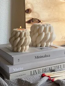 Medium Knot Candle – Handmade Soy Wax Pillar with Twisted Design