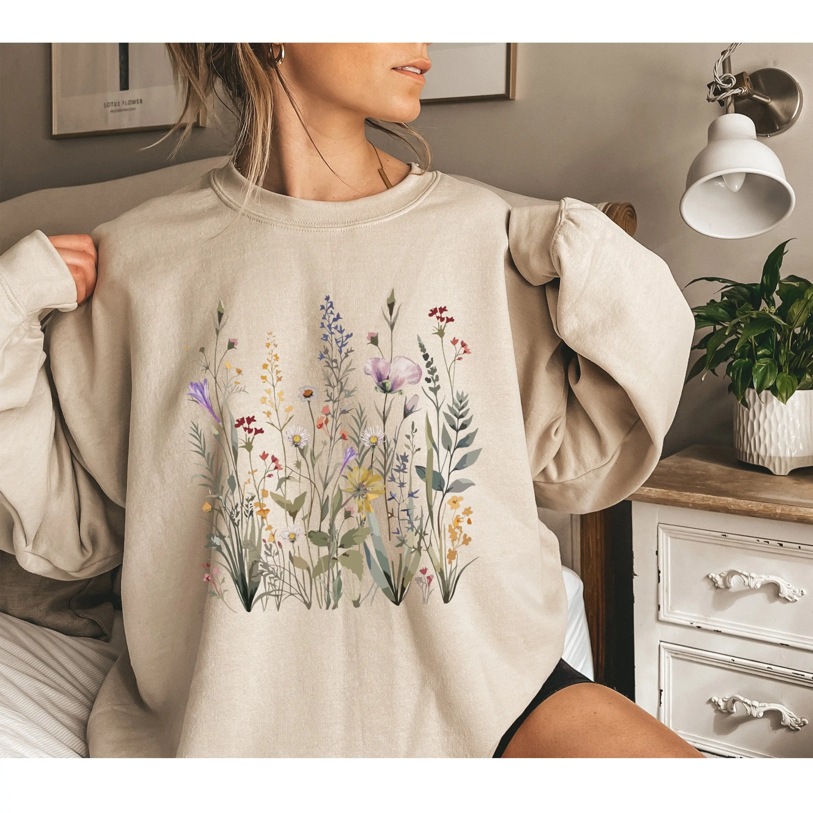 Pressed Flowers Sweatshirt, Wildflowers Cottagecore Sweater, Vintage Botanical Sweater, Pastel Floral Nature Sweatshirt, Garden Lover Crewneck