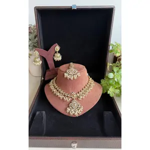 Kushia bib necklace set