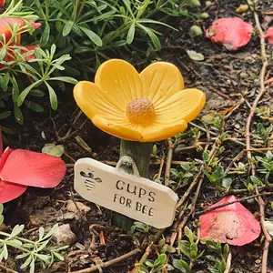 New insect water dispenser, wild honey insect drinking water feeding cup, suitable for garden and courtyard decoration floor insertion (excluding insertion rod)