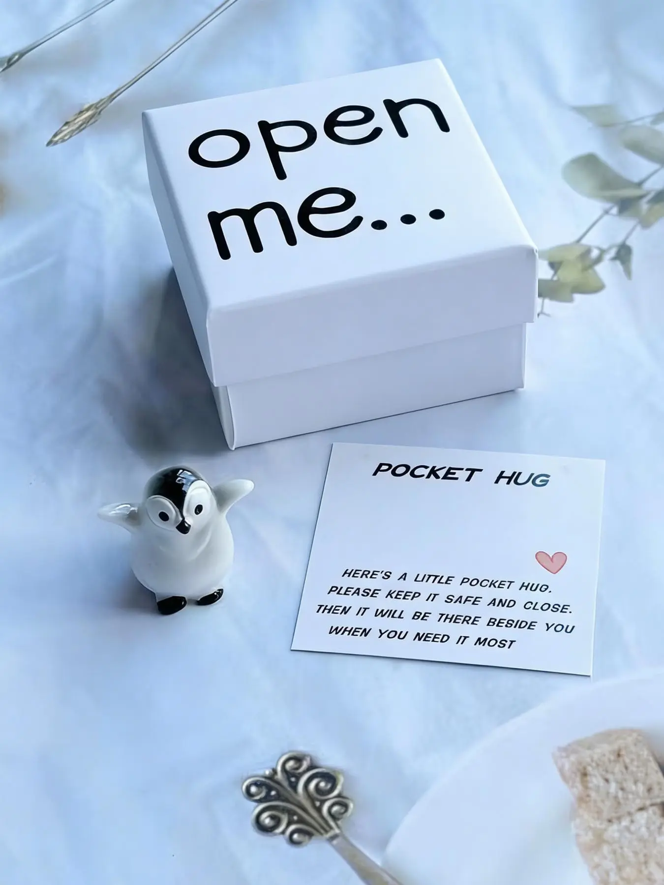 1set "I Love You" Penguin Box Gift, Open Me Surprise Box, Gift Packaging Box, Comes with a Mini Greeting Card, Penguin Resin Decoration, Matchbox Gift, Romantic Gift, Quirky Gift, Gift for Boyfriend, Suitable for Valentine's Day, Surprise Gifts