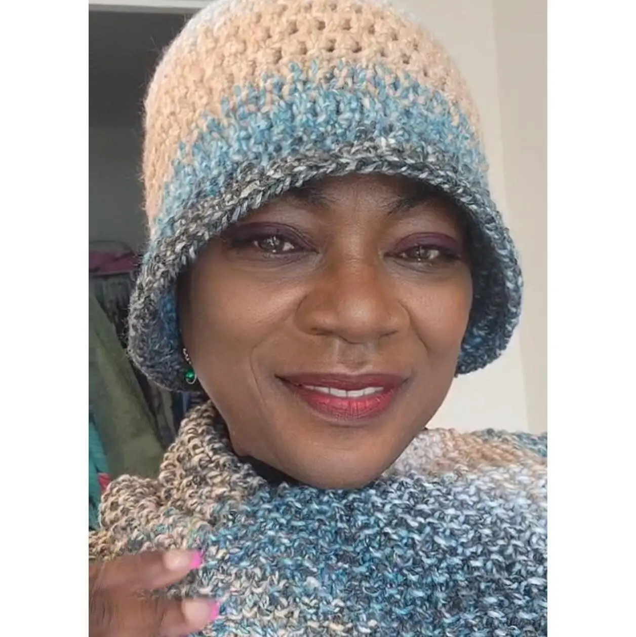 Crocheted Flapper hat and scarf set