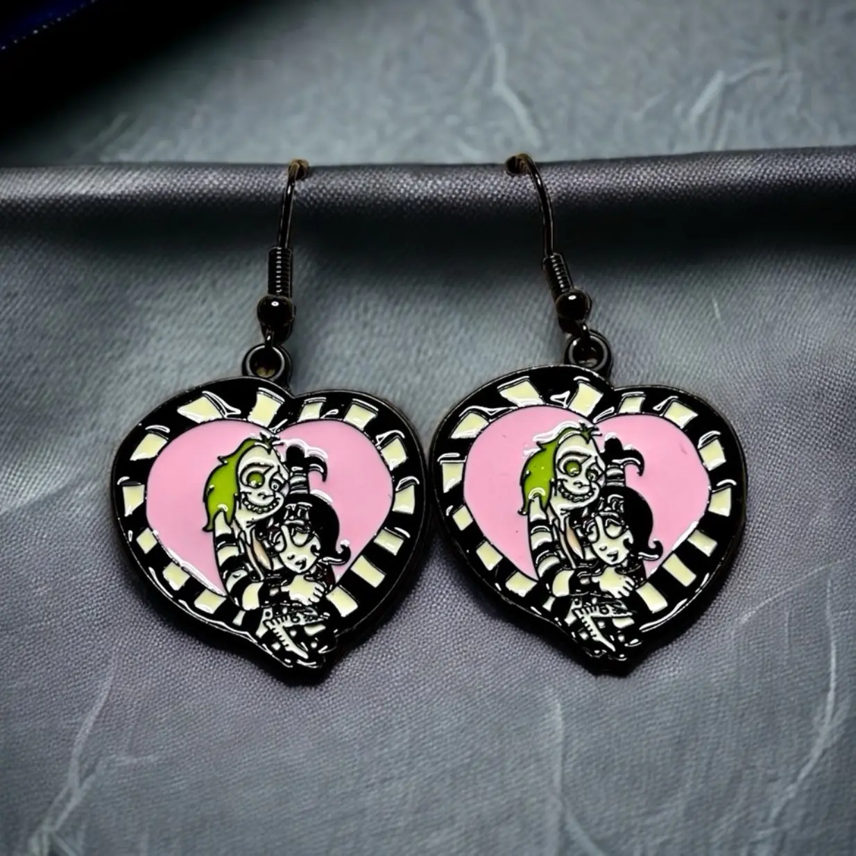 New Beetlejuice alloy dangle heart earrings