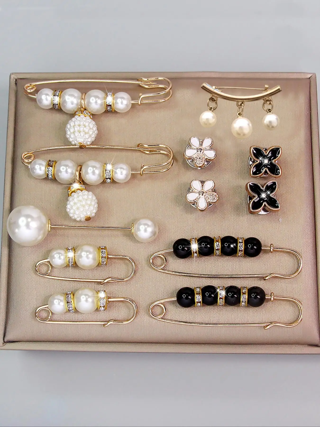 12pcs/set Fashion Faux Pearl Decor Brooch, Rhinestone & Flower Decor Clothes Brooch, Elegant All-match Fashion Accessories for Daily Wear, Exquisite A