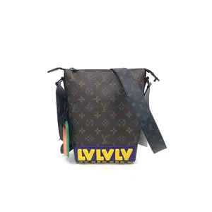 Pre-owned Louis Vuitton Canvas Shoulder Bags 6.50'' R2499 Shoulder Bag C1368775394 0329 LA Katrina