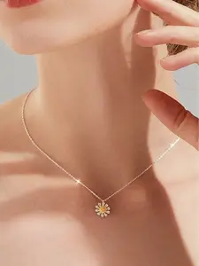Simple Small Daisy Pendant Necklace, Fine Chain Choker, Suitable for Daily Wear and Commuting, Girlish Style Collection, Neck Chain