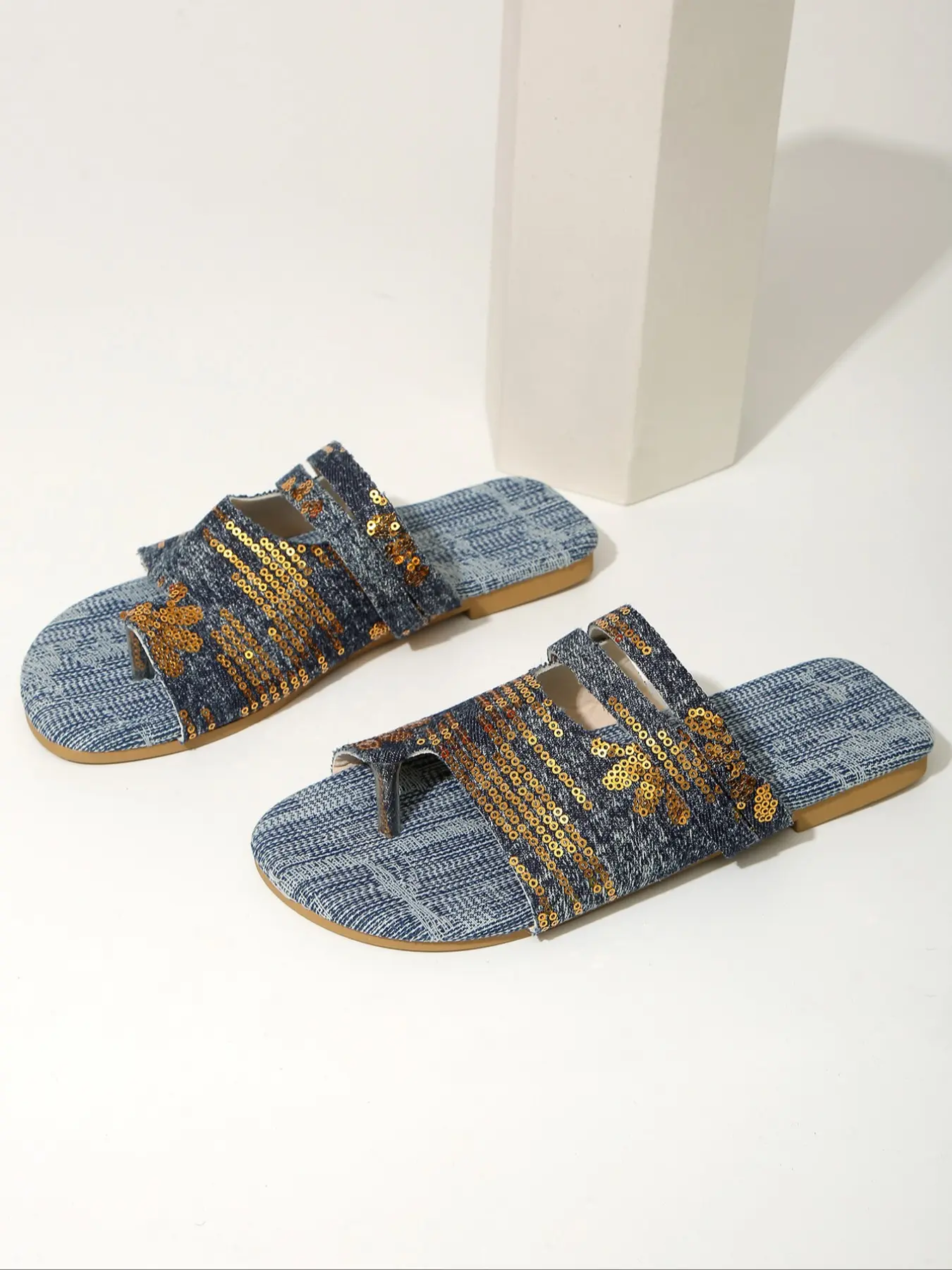 New Fashion Open-Toe Flat Sandals, Denim Upper, Hollow Out Design, Comfortable Rubber Sole, Perfect for Summer Travel and Beach Holidays
