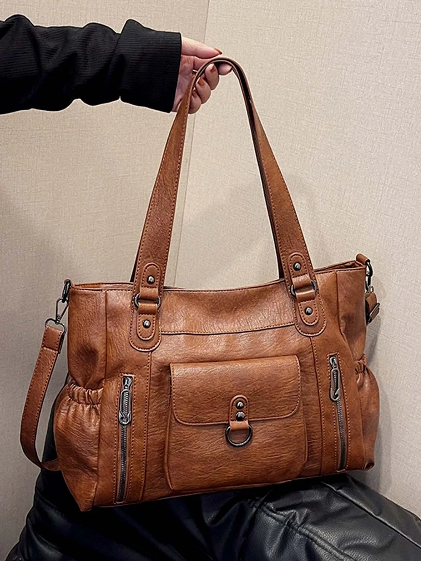 Retro brown distressed shoulder tote bag, Casual shoulder purse, multi-pocket design shoulder messenger bag, three-dimensional pocket design, casual series multi-color optional, suitable for daily travel, business trips, etc. messenger bag