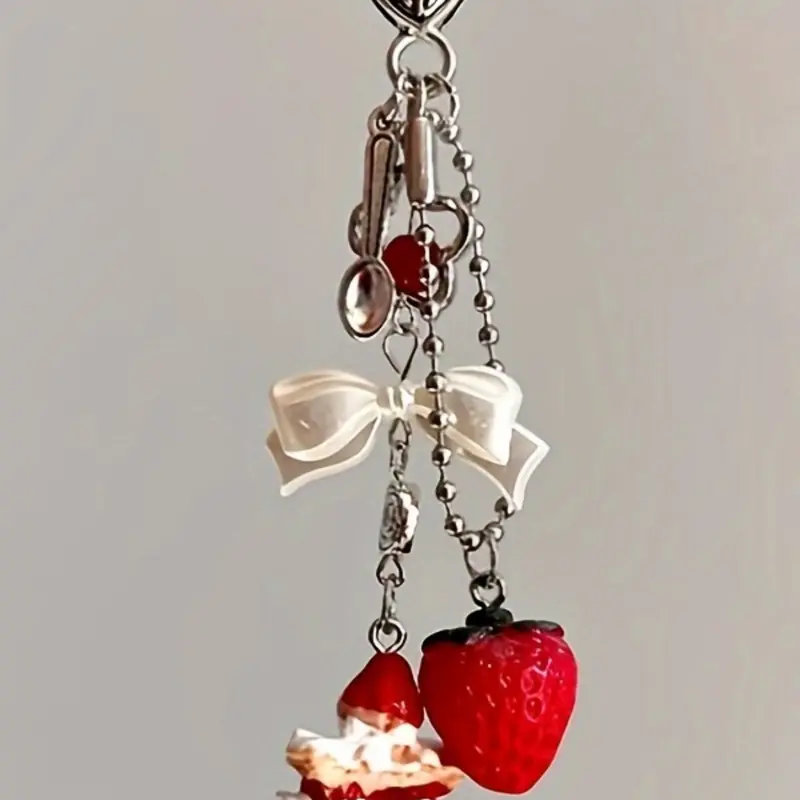 Cute Strawberry Cake Dessert Keychain, Fruit Girly Keychain, Cute Keychain Accessory, Handmade Y2K Resin Cake Strawberry Charm Beaded Keyring for Women Bow Heart Mobile Phone Lanyard Key Ring Bag Decoration Pendant Jewelry Accessories Gift