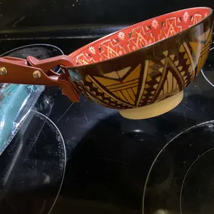 2 Counts Hot Plate Gripper, Multi-Purpose Anti-Scald Tool for Bowls, Plates, Pans, Serving as Holder, Clip, Tongs, Clamp in Kitchen Red & Green