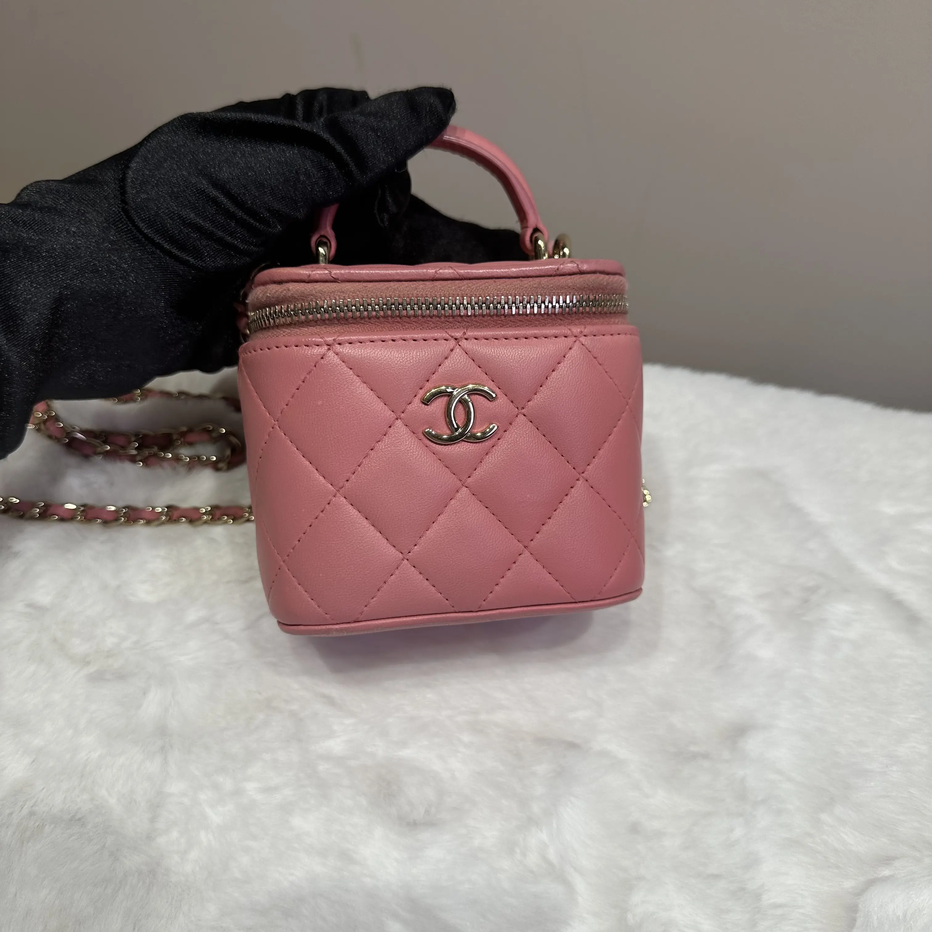 Pre-owned CHANEL pink box bag with handle