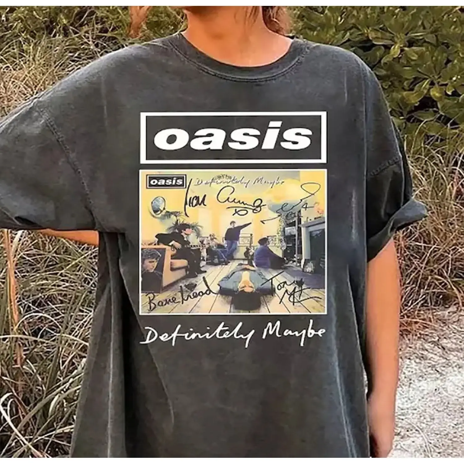 Women's Vintage 90S Cotton Fitted Short-Sleeve Round Neck Graphic Jersey T-Shirt - Casual Oasis Merch Tour Top, Casual Women's T-Shirts, Jersey Women's T-Shirts Black Streetwear