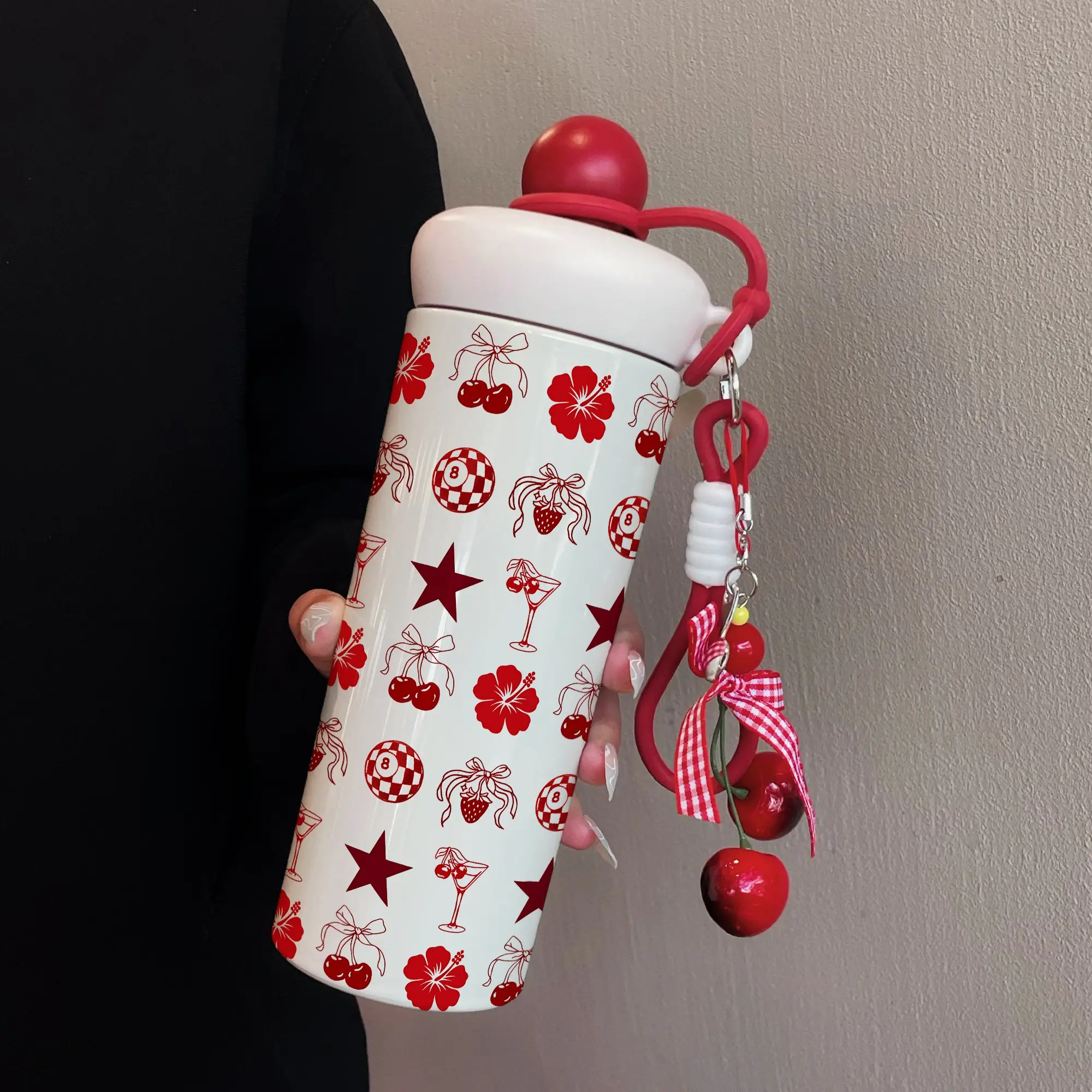 600ML Stainless Steel Insulated Thermal Cup with Cherry Pendant, Trendy Coffee Travel Mug Suitable for Hot & Cold Beverages, Perfect for Outdoor and Home Use