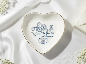 Personalized Engagement Ring Dish Tray, The Year We Got Engaged Ceramic Jewelry Holder with Names & Year, Couple Keepsake Gift Bride to Be Gift Unique Gift for Her Gift Ideas for Fiancée