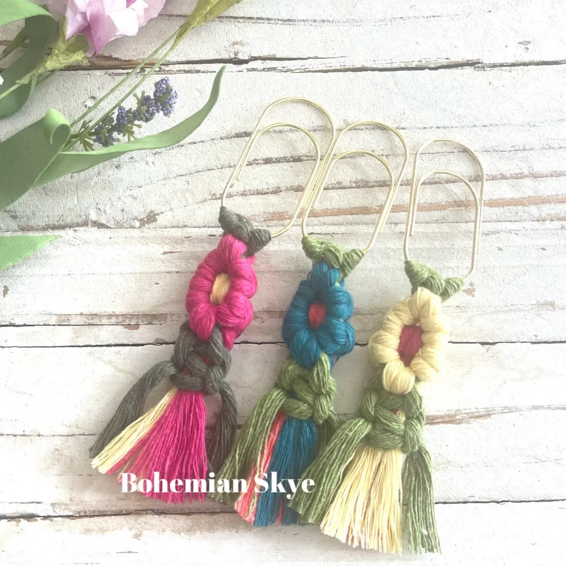 Macrame Daisy Paper Clip Bookmark, Mother’s Day gift idea