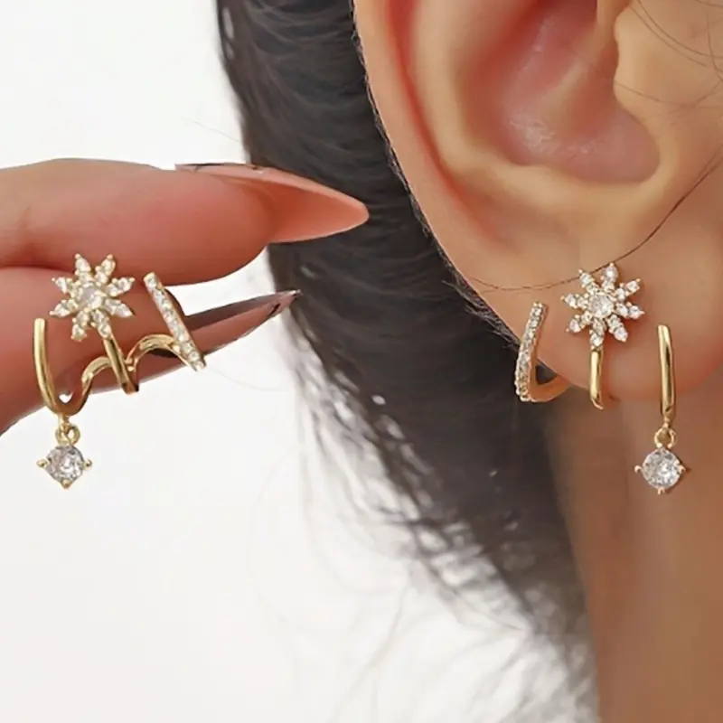 A Luxurious Golden Toned Star Shaped Zircon Shaped Earring, Brilliant Pretty Studs earrings jewelry, with A Strong Atmosphere That Can Be Carried on A Daily Basis and At Parties, The Perfect Valentine's Day Gift