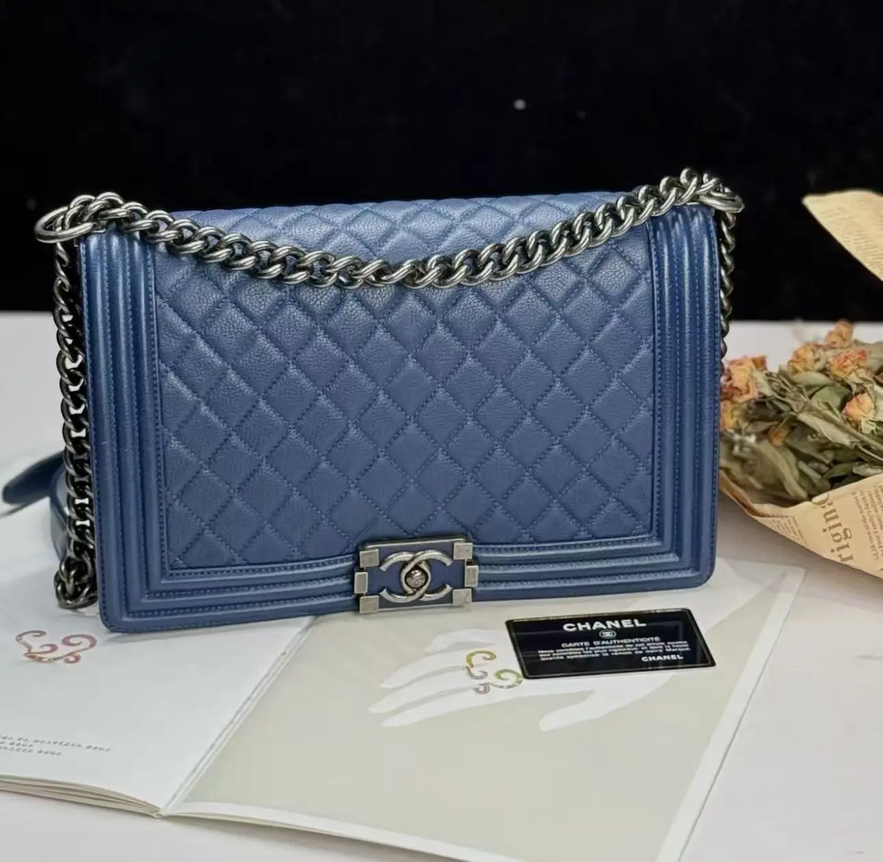Pre-owned CHANEL leather Crossbody Bags Boy Flap Medium Crossbody Bag